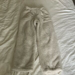 Gap women’s faux fur high-rise cozy pants